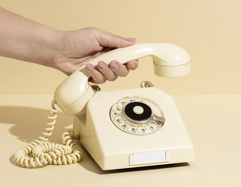 vintage-yellow-telephone-arrangement-min